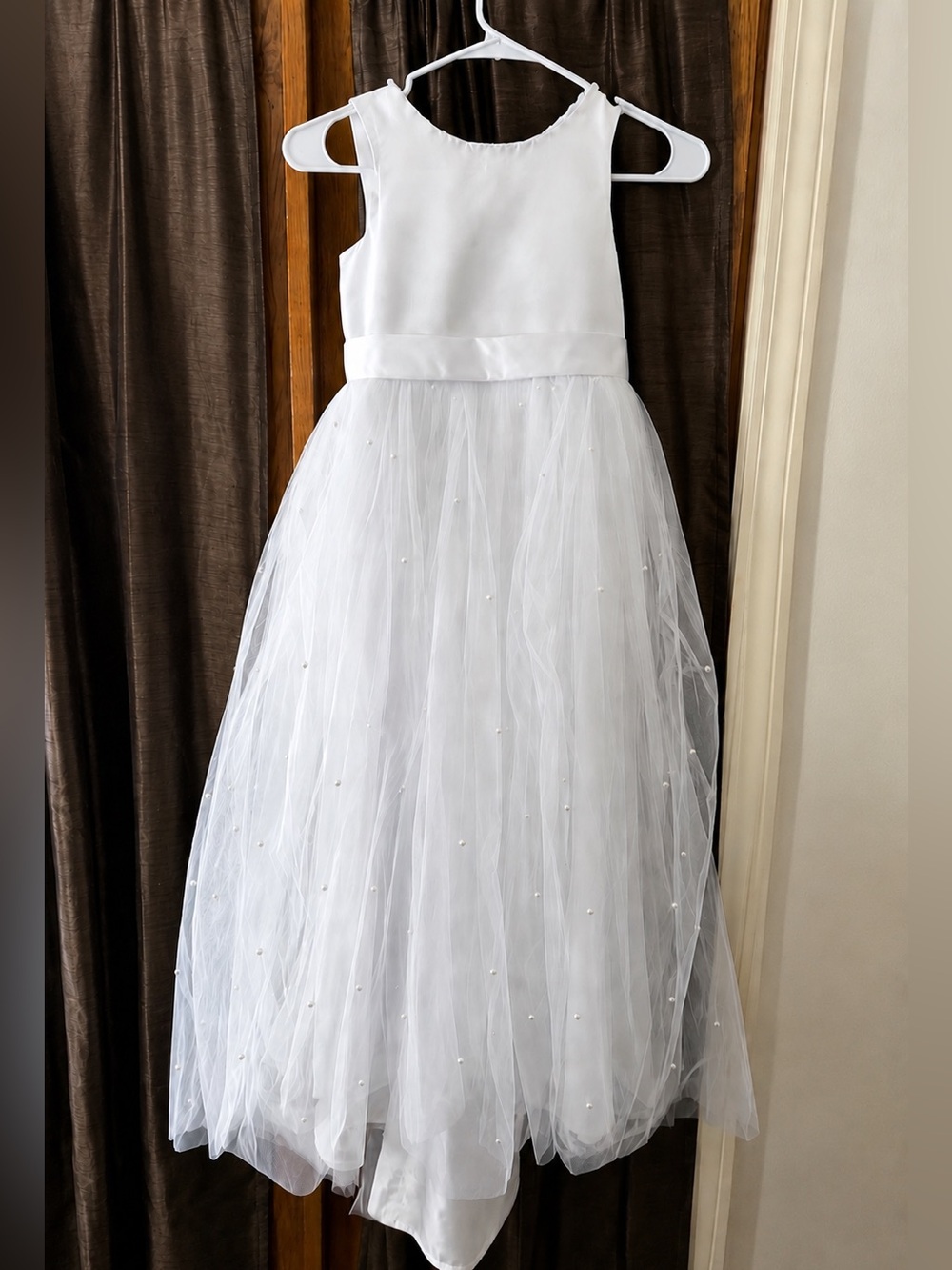 White Flower Girl Dress Size 8 Tulle Party Wedding Formal Pearl Detail